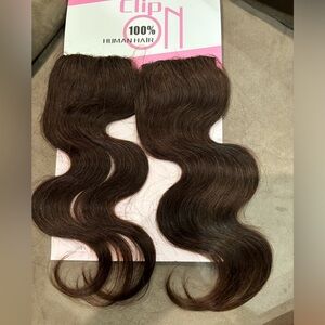 Clip in human hair extensions NWT(2)